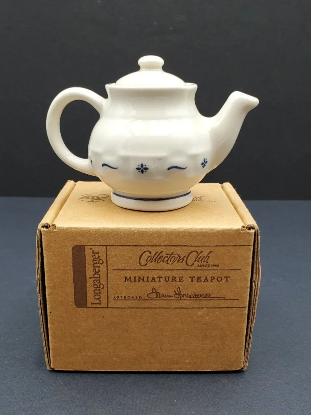 Longaberger Collectors Club Miniature Teapot Woven Traditions Classic Blue Mini